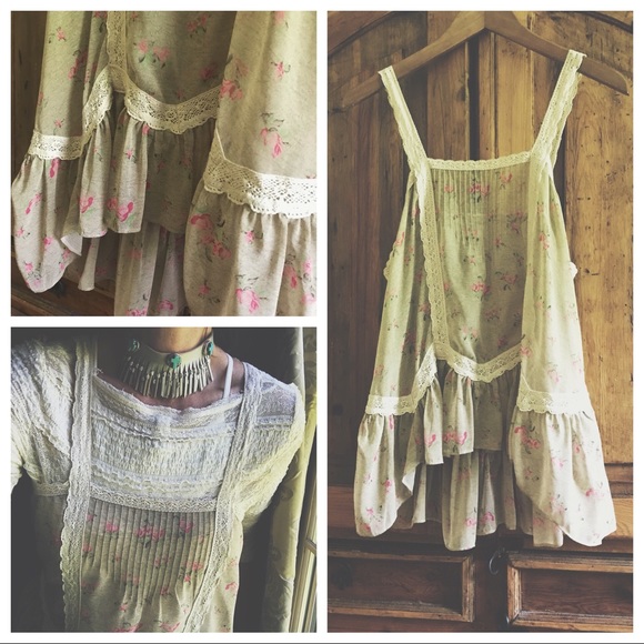 Free People Tops - HP 🌵🌿🌻Free People Smocked Sheer Floral & Lace